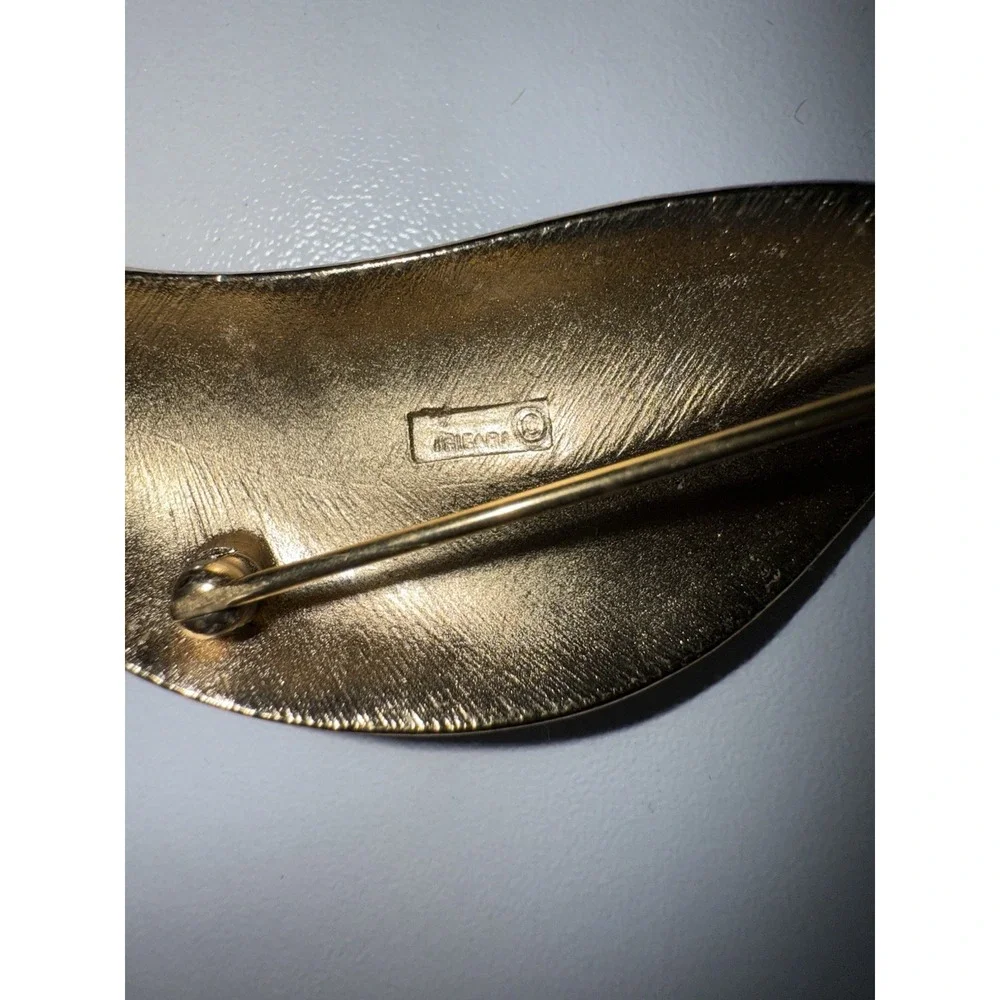 Signed Trifari Vintage‎ Matte Textured Gold Tone Twisted Leaf Brooch Pin